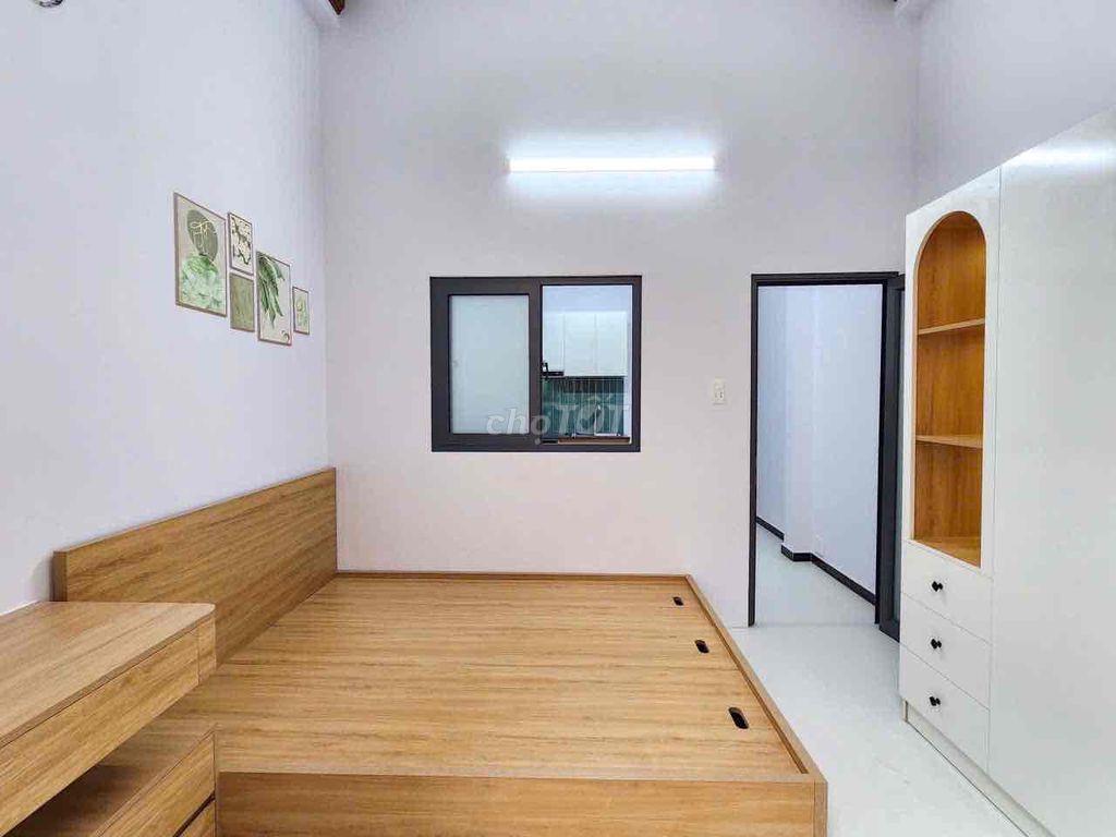 Chính chủ cho thuê 1PN tách bếp + bancol, giếng trời, full nội thất