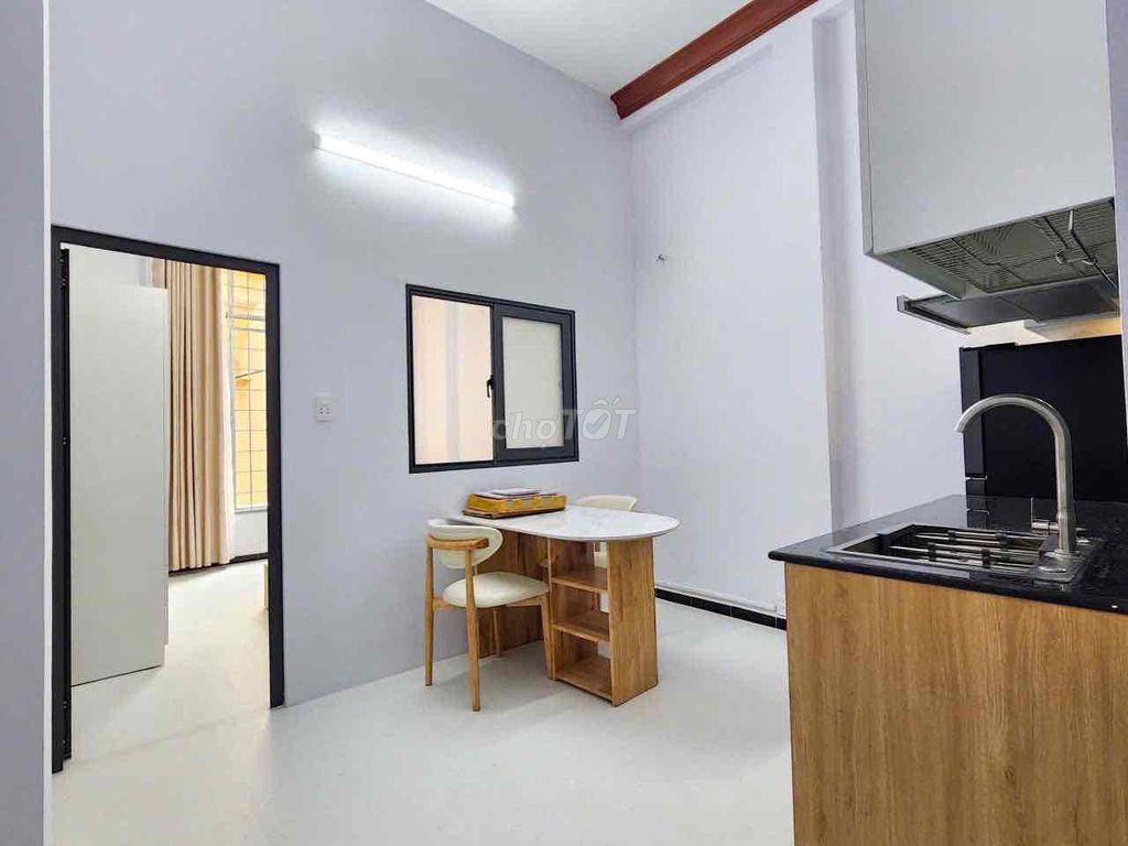 Chính chủ cho thuê 1PN tách bếp + bancol, giếng trời, full nội thất