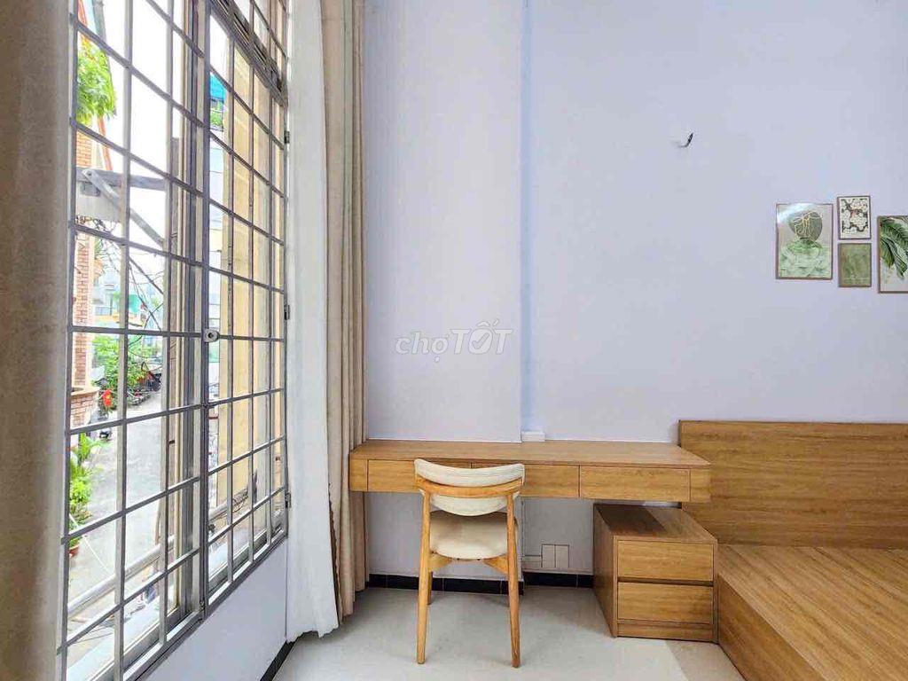 Chính chủ cho thuê 1PN tách bếp + bancol, giếng trời, full nội thất