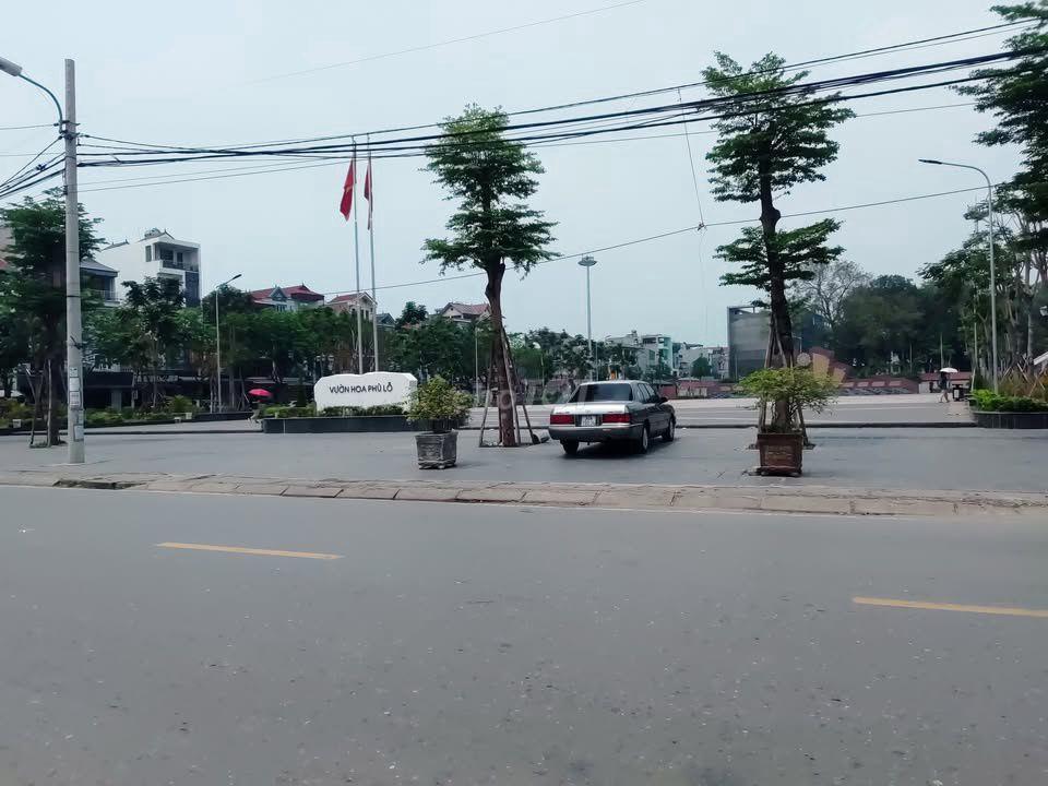 CHO THUÊ CỬA HÀNG LÔ GÓC ĐƯỜNG 2 PHÙ LỖ ĐỐI DIỆN VƯỜN HOA PHÙ LỖ
