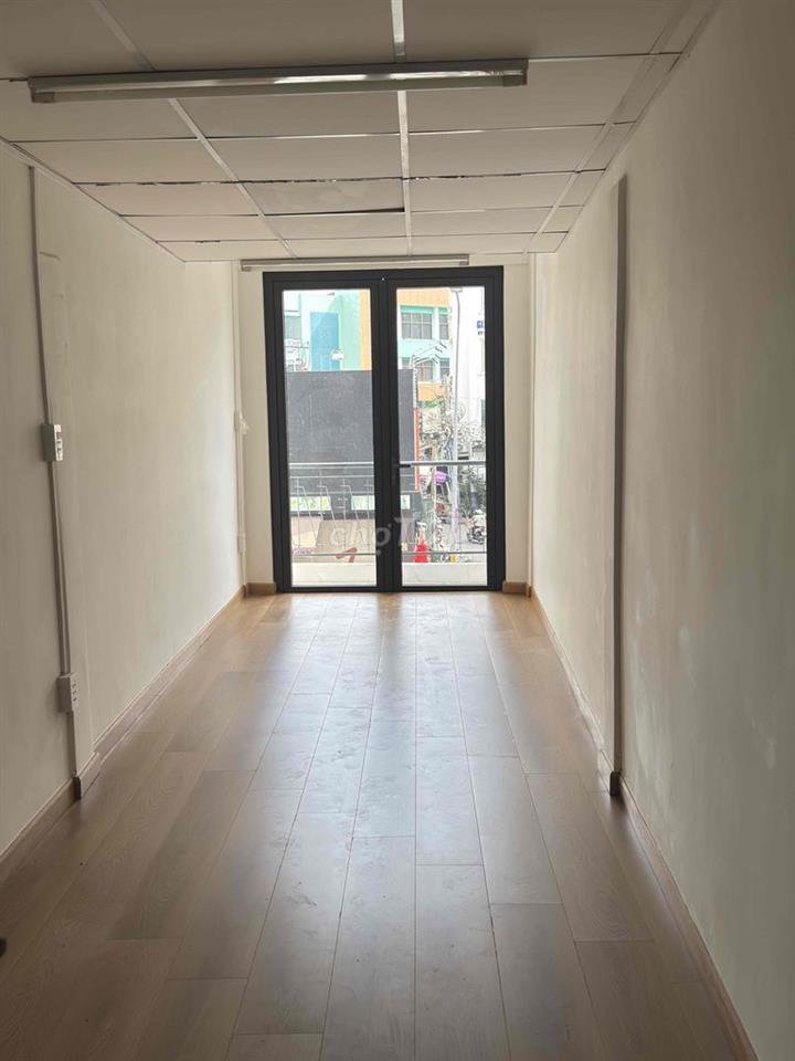 Phòng ban công tầng 2 Lý Thái Tổ