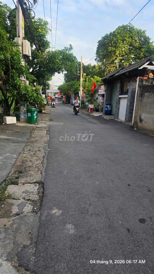 cần bán đất tặng nhà tiền chế đang cho thuê