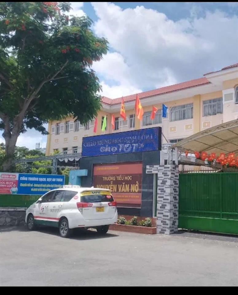 cần bán đất tặng nhà tiền chế đang cho thuê