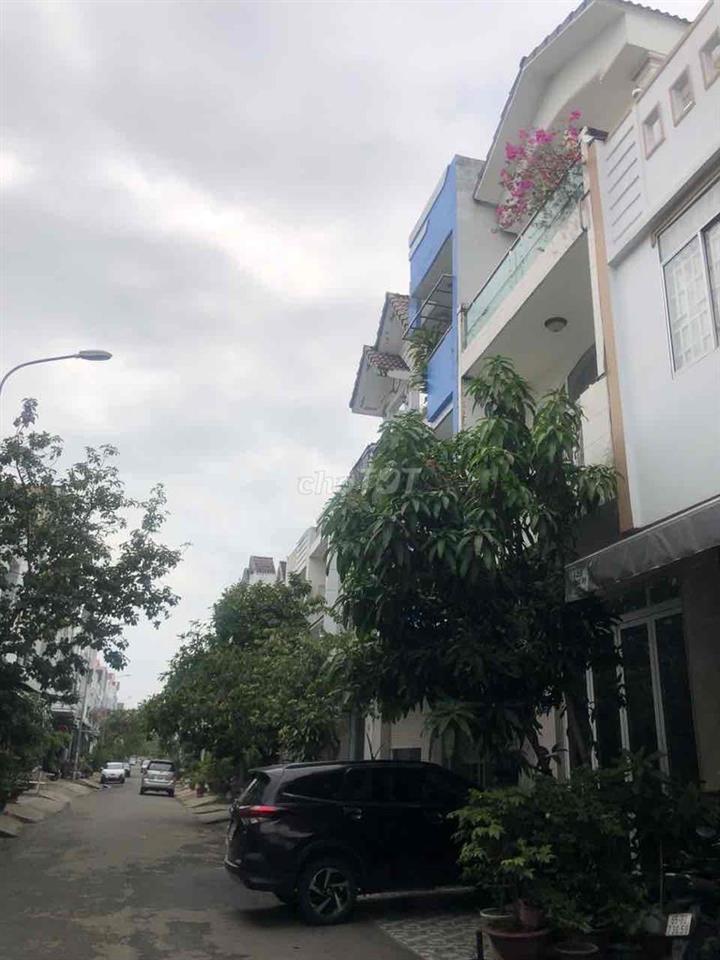 Nhà 1 trệt 2 lầu mặt tiền ô tô đậu trước nha ngay trung tâm tp Cần Thơ