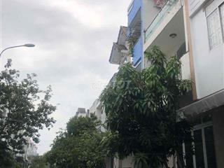 Nhà 1 trệt 2 lầu mặt tiền ô tô đậu trước nha ngay trung tâm tp Cần Thơ