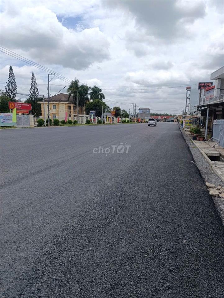 Đất mặt tiền nhựa 789