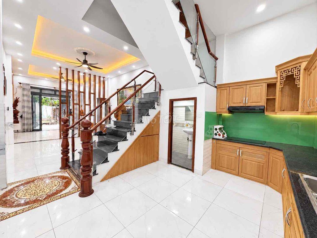 TÂN PHÚ- SÁT CHỢ VÀNG TÂN HƯƠNG-80M2-3 TẦNG- XE HƠI TRONG NHÀ. 8.X Tỉ