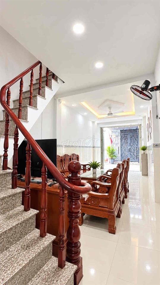 (BÌNH TÂN) NHÀ GẦN AEON TÂN PHÚ- 40M2-2 TẦNG- XE HƠI ĐẬU CỬA. CHỈ 4 Tỉ