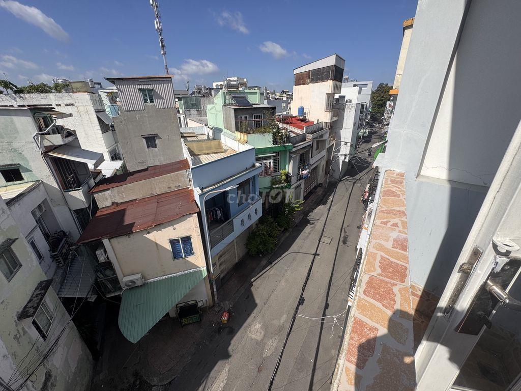 CHO THUÊ PHÒNG NGUYÊN MỘT LẦU (CÓ BAN CÔNG VÀ NHÀ VỆ SINH)
