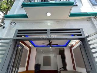 Chủ vỡ nợ cờ bạc bán tháo căn nhà 4x9 giá 585tr