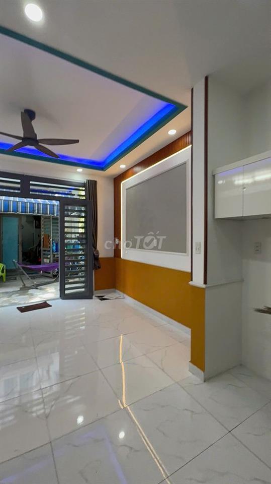 Chủ vỡ nợ cờ bạc bán tháo căn nhà 4x9 giá 585tr