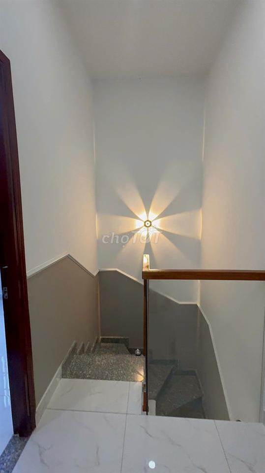 Chủ vỡ nợ cờ bạc bán tháo căn nhà 4x9 giá 585tr