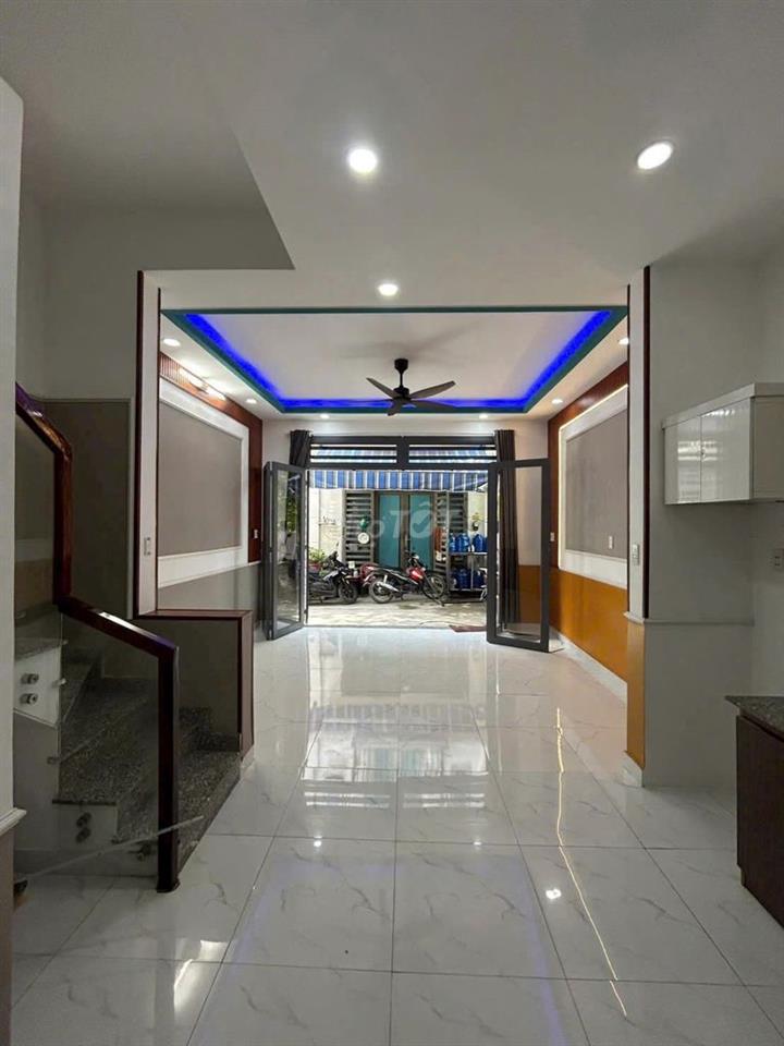 Chủ vỡ nợ cờ bạc bán tháo căn nhà 4x9 giá 585tr