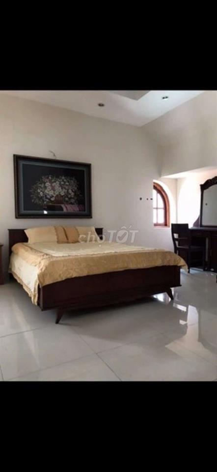 nguyên tầng 120m2 mặt tiền hoàng sa