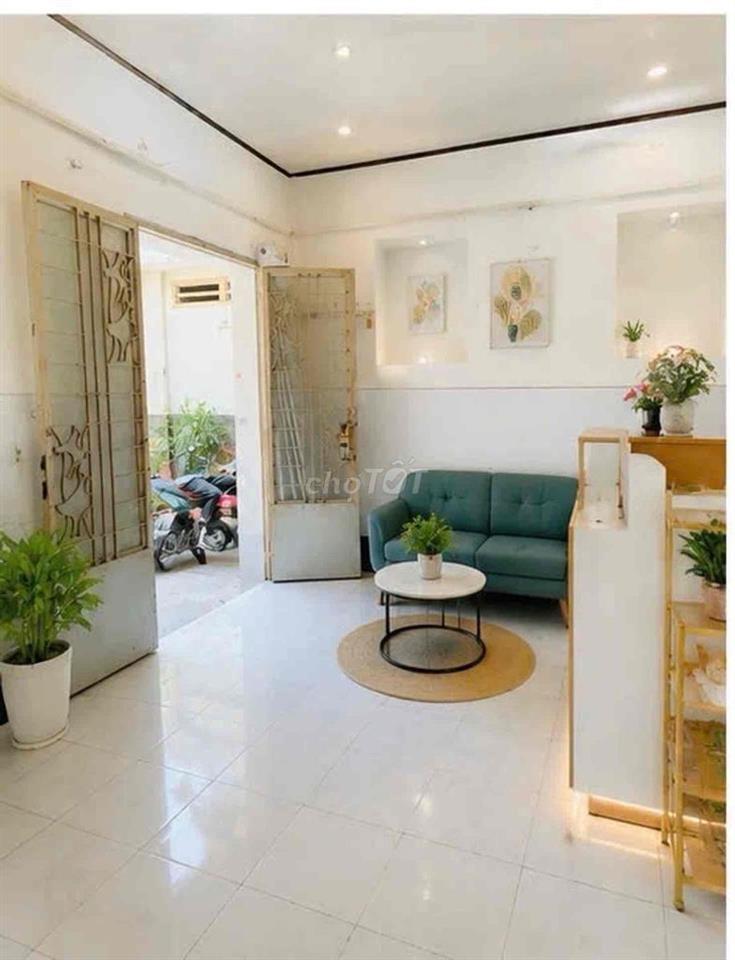 Sát Quận 1 Nhà Mặt Tiền 5x6 hẻm 3 gát Sạch Đẹp Gần Trung Tâm ThươngMai