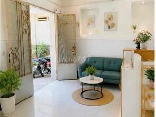 Sát Quận 1 Nhà Mặt Tiền 5x6 hẻm 3 gát Sạch Đẹp Gần Trung Tâm ThươngMai