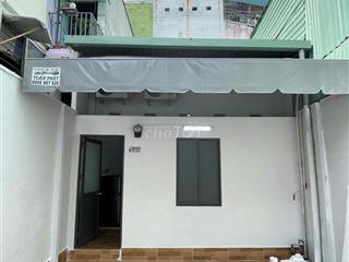 Nhà 45m2 cấp 4 - 2 phòng sẵn nội thất, sân rộng rãi 12m2 - Giá 8,9tr