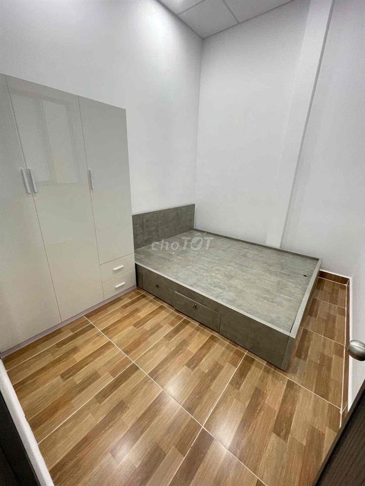 Nhà 45m2 cấp 4 - 2 phòng sẵn nội thất, sân rộng rãi 12m2 - Giá 8,9tr