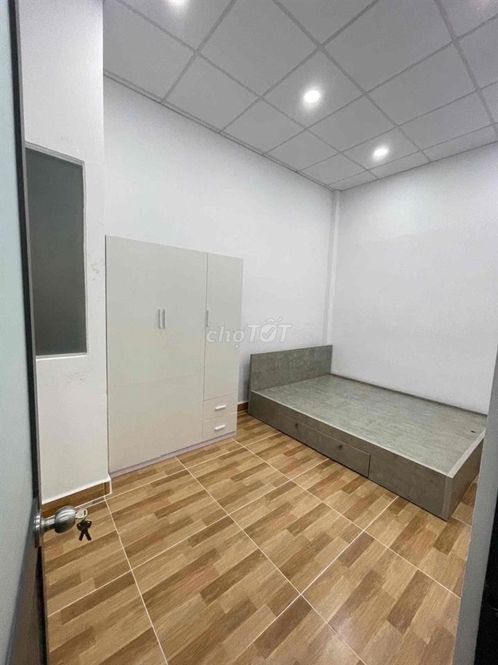 Nhà 45m2 cấp 4 - 2 phòng sẵn nội thất, sân rộng rãi 12m2 - Giá 8,9tr