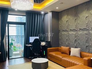 HOT HIT ROYAL CITY CÓ 1 KHÔNG 2