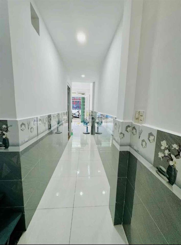 Hàng hiếm , vị trí đẹp ngay chợ , gần  bv, trường học …hẻm xe tải