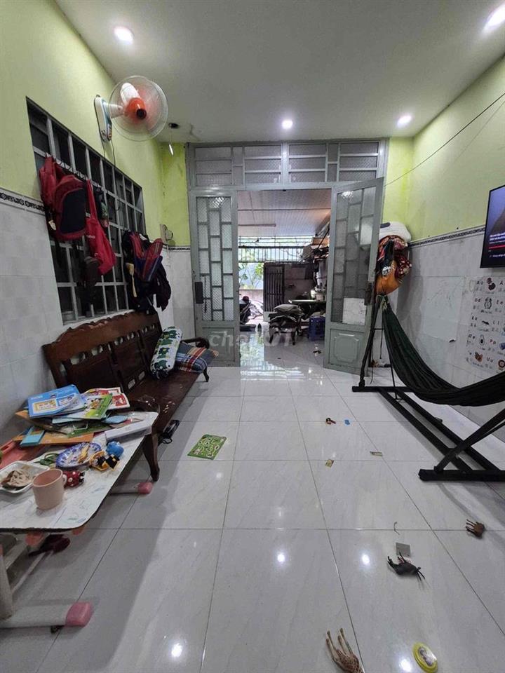 nhà cấp 4 shr gác suốt