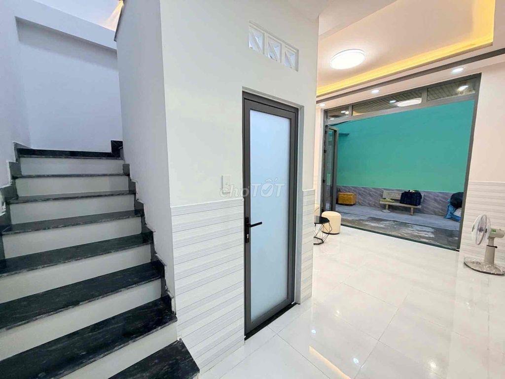 Ngang 5,3x11 - Giá 4Tỷ45 - Hẻm Xe Hơi Ngay Ngã Tư Bốn Xã Hương Lộ 2