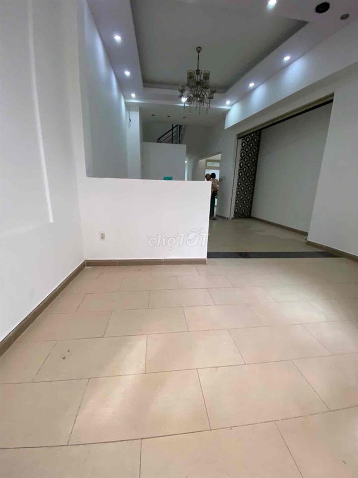 Nhà Ngay Tỉnh Lộ 10 Ngay Tên Lửa - DT 5x15 - Giá 4,65 Tỷ