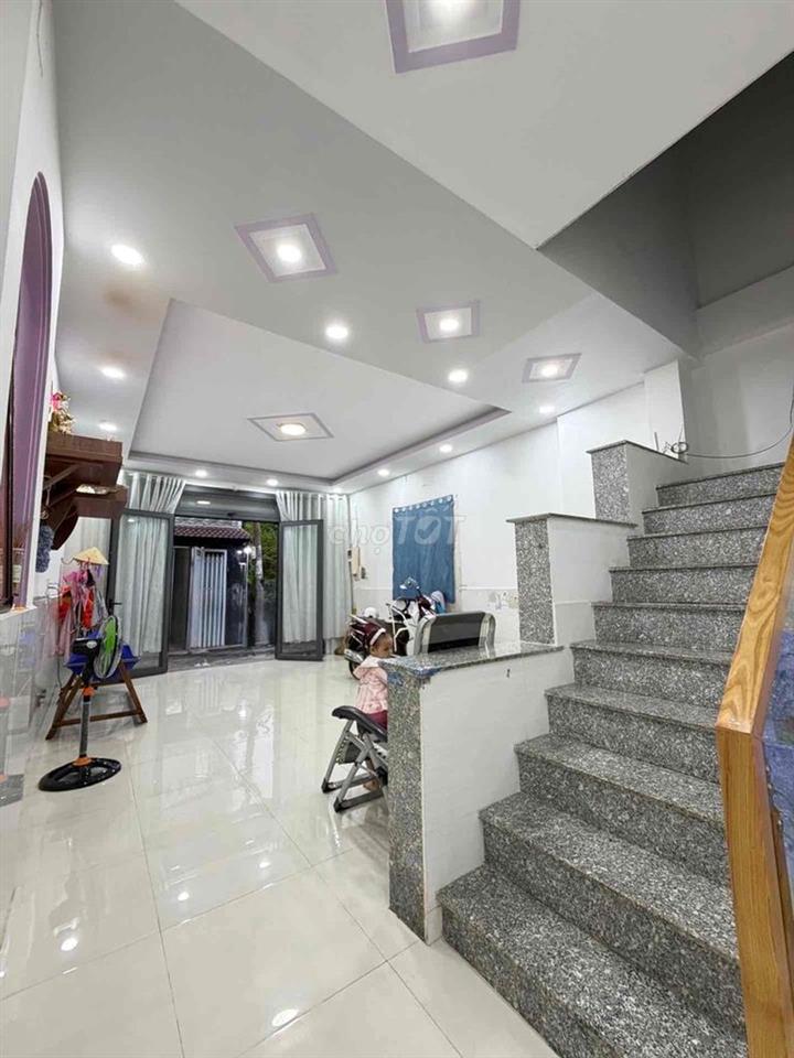 Nhà Ngang Lớn 4,6 x 12,5 - Giá 4,1 Tỷ - Ngay Hương Lộ 2 Gân Bốn Xã