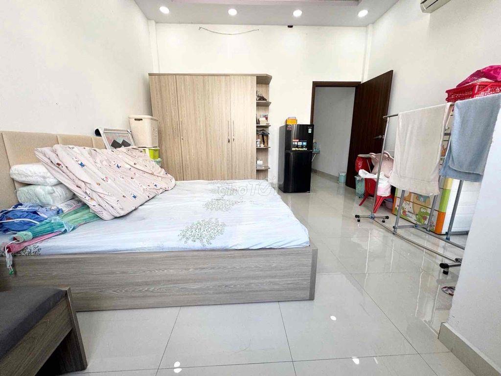 Nhà Ngang Lớn 4,6 x 12,5 - Giá 4,1 Tỷ - Ngay Hương Lộ 2 Gân Bốn Xã