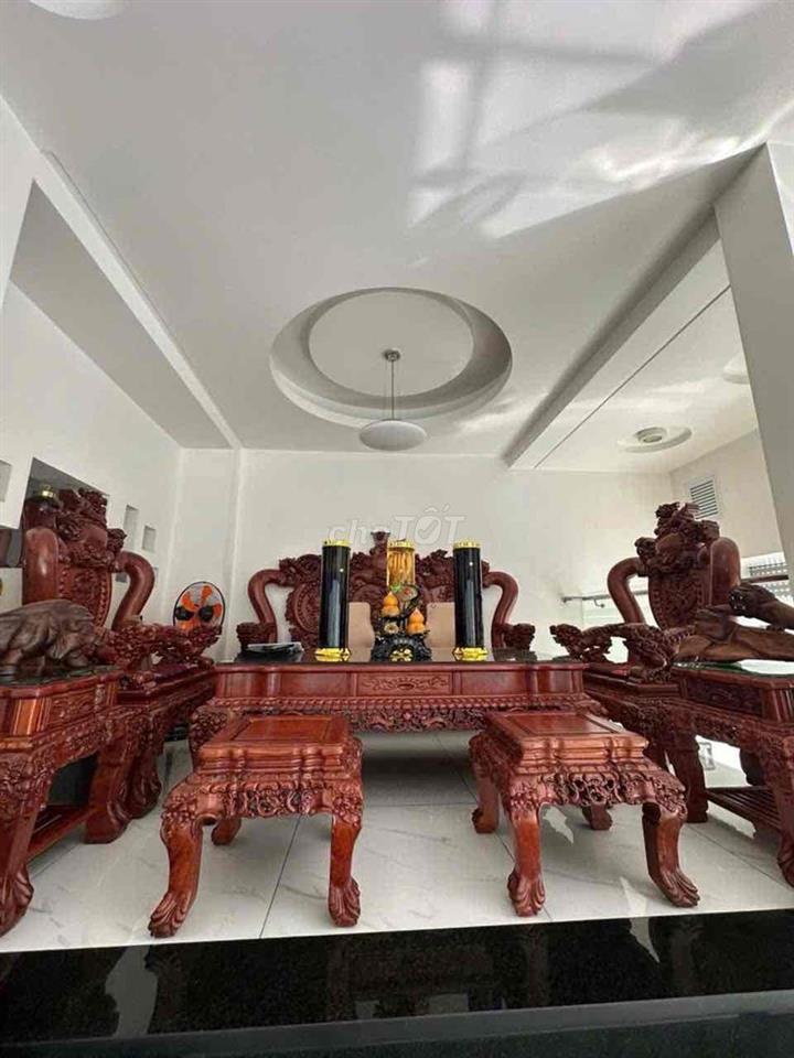 Biệt Thự Tên Lửa 200m2 Dối Diện Aeon Bình Tân | 28 Tỷ | DT 10m x 20m