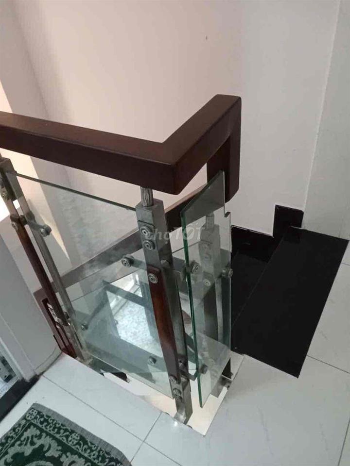 Nhà căn góc , hẻm xe tài Le Van Quoi