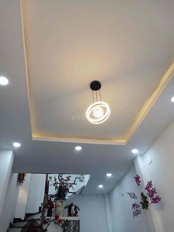 Nhà căn góc , hẻm xe tài Le Van Quoi