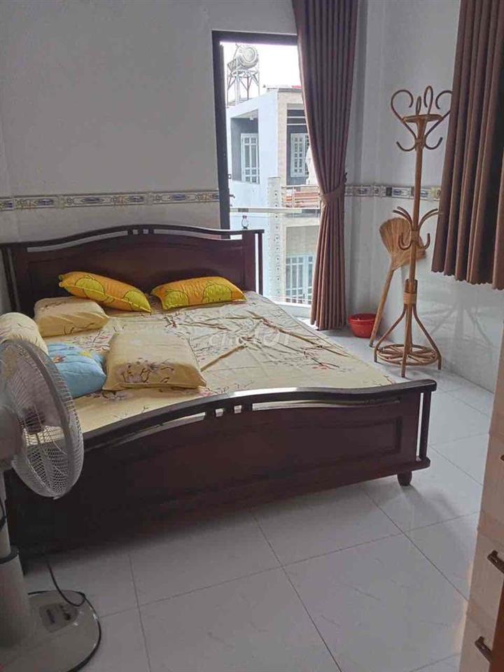 Nhà căn góc , hẻm xe tài Le Van Quoi