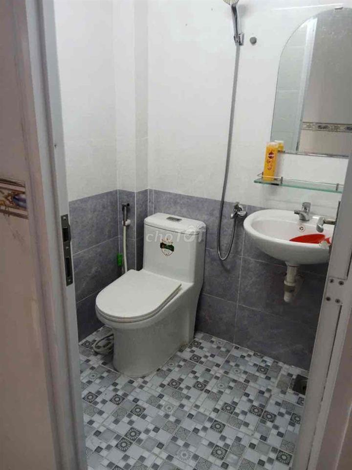 Nhà căn góc , hẻm xe tài Le Van Quoi
