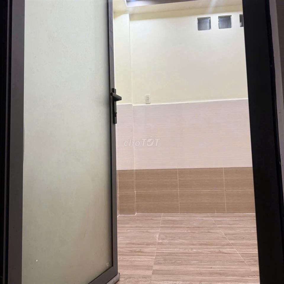 Phòng cho thuê ngay Chung cư Lý Chiêu Hoàng, có thang máy, máy lạnh