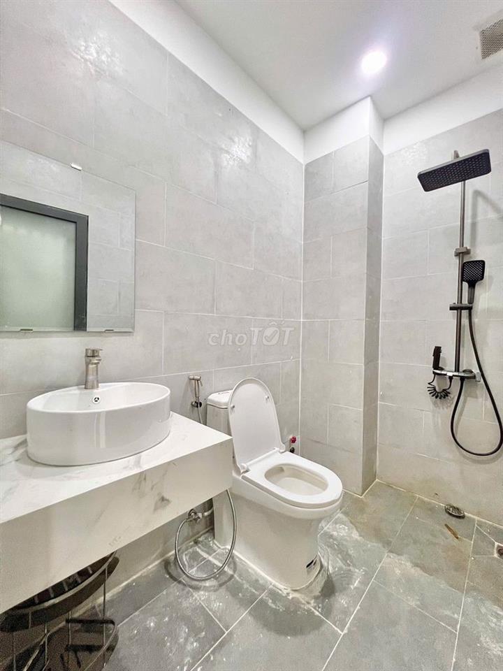 CHDV PN TÁCH BẾP NỘI THẤT ĐẦY ĐỦ XÂY MỚI BAN CÔNG LẤY ÁNH SÁNG TRỜI