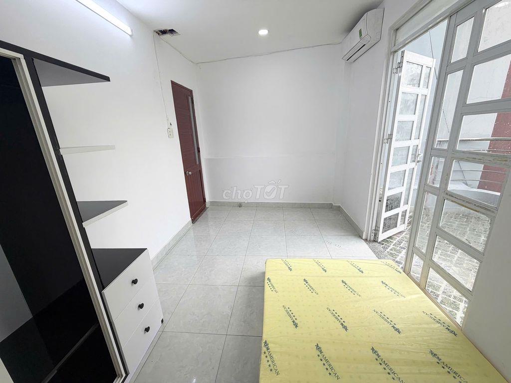 NHÀ MỚI ĐẸP, BAN CÔNG THÔNG THOÁNG, BẾP TÁCH RIÊNG BIỆT