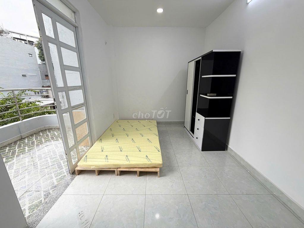 NHÀ MỚI ĐẸP, BAN CÔNG THÔNG THOÁNG, BẾP TÁCH RIÊNG BIỆT