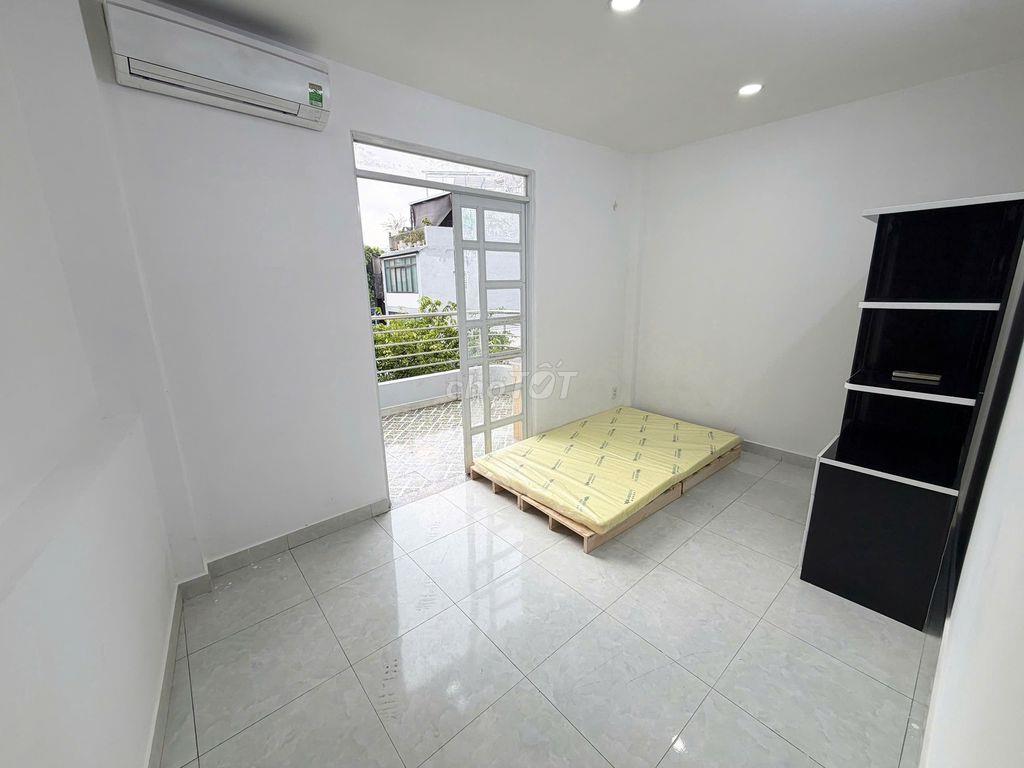 NHÀ MỚI ĐẸP, BAN CÔNG THÔNG THOÁNG, BẾP TÁCH RIÊNG BIỆT