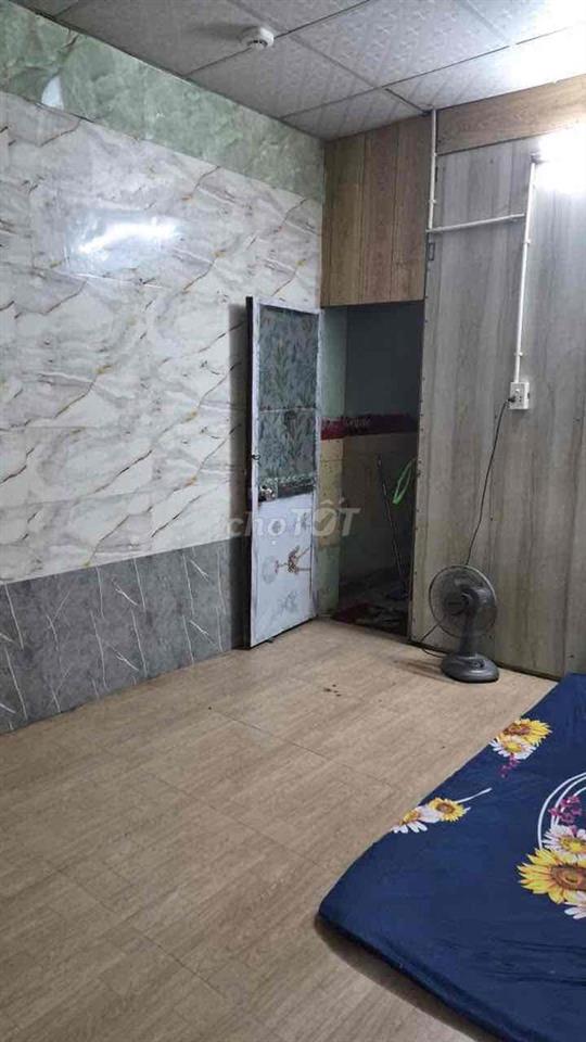 Cho thuê phòng trọ mặt tiền đường XVNT