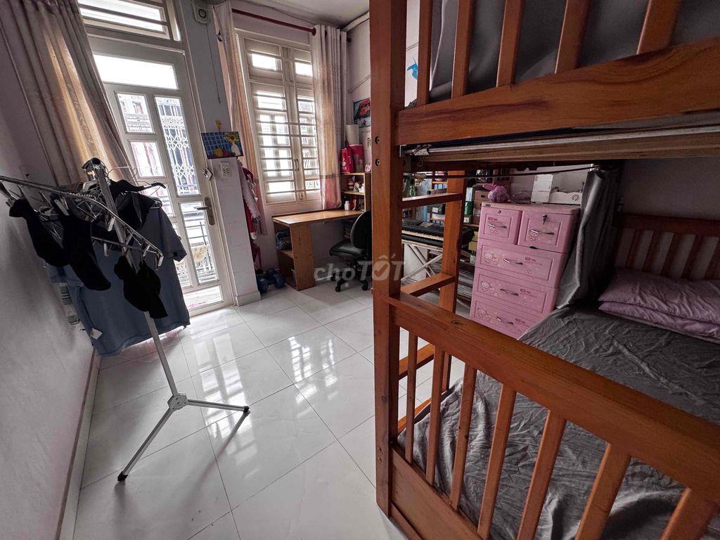 bánnhà 3.2mx10,2m ,Hẻmrộng 3.5mđến4.5m,NguyễnVănKhối, gần CV LàngHoa