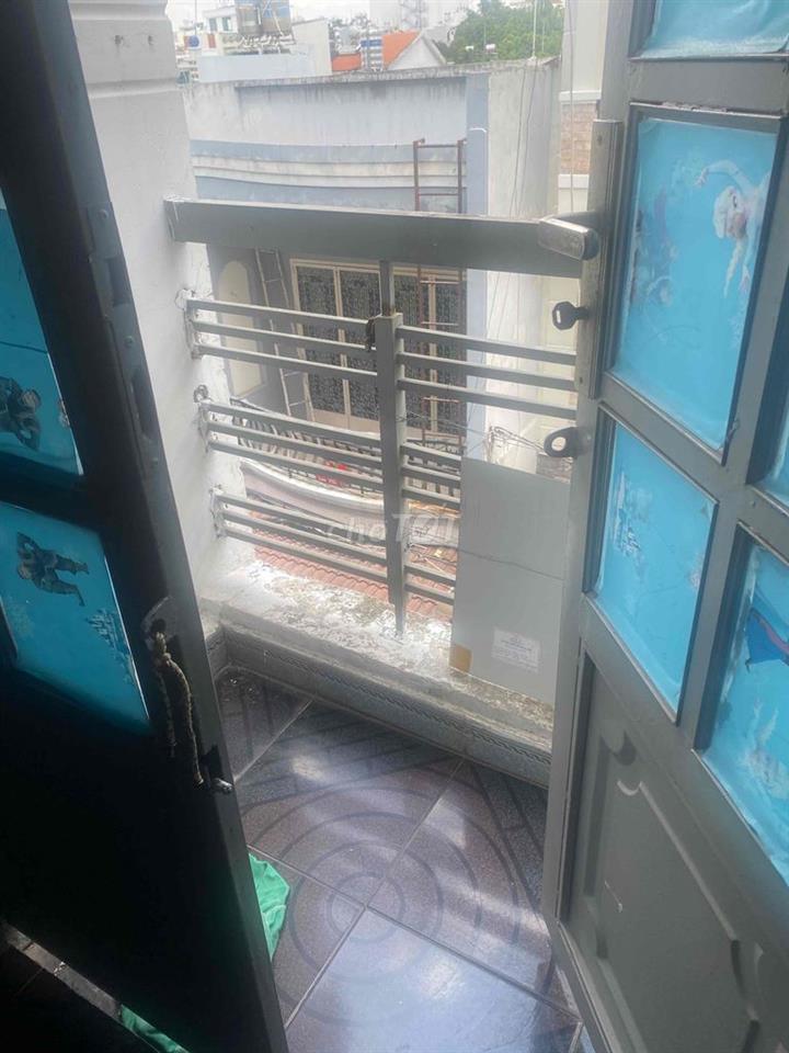 cần pasa gấp phòng có ban công siêu thoáng mát