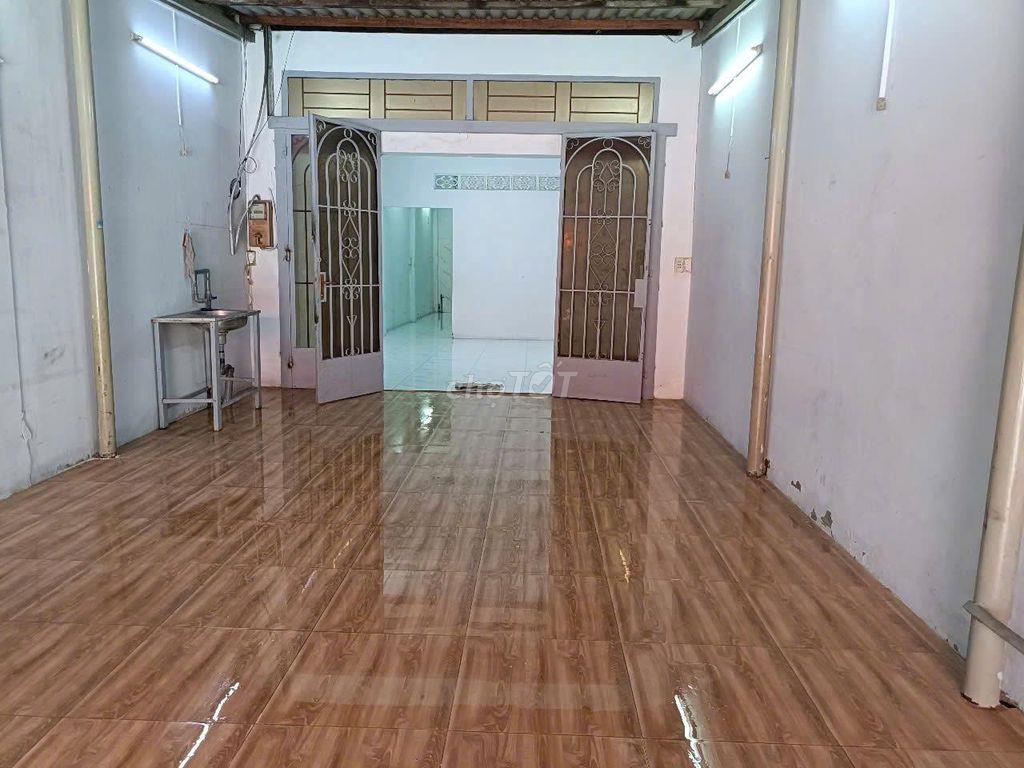 mặt tiền đường song hành, Thị trấn Hóc Môn, 4 x 21, 84m2
