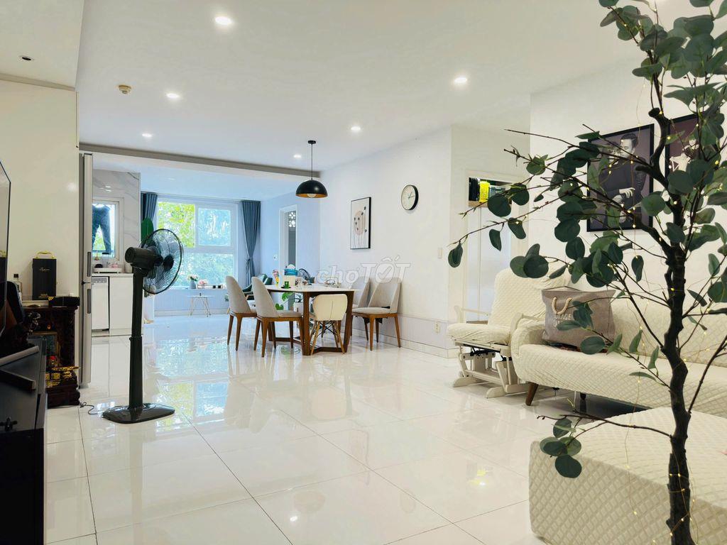 Screc Tower, Q3, 110m2, 3PN, 3WC, view Đông Nam sổ hồng