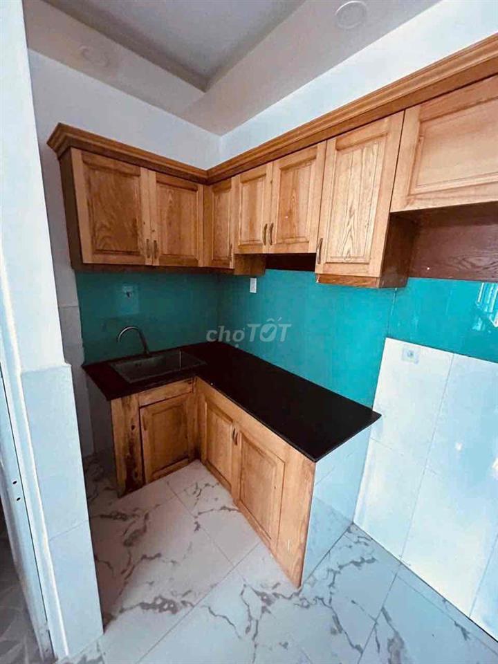 NHÀ NẰM GẦN TUYẾN ĐƯỜNG CHÍNH NỐI VÀO Q1 HƠN 800 Tr SỔ HỒNG CẦM TAY
