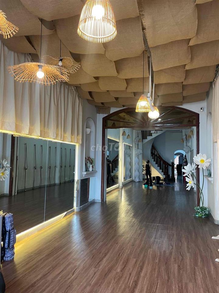 Nhượng mặt bằng Yoga bao cơ sở vật chất ( có sẵn)