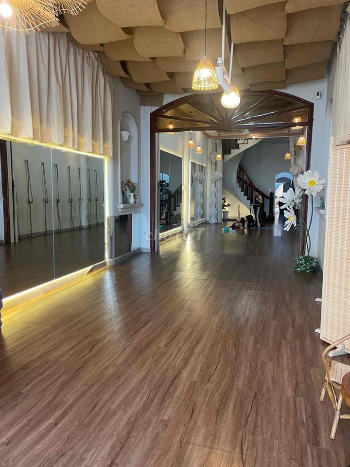 Nhượng mặt bằng Yoga bao cơ sở vật chất ( có sẵn)