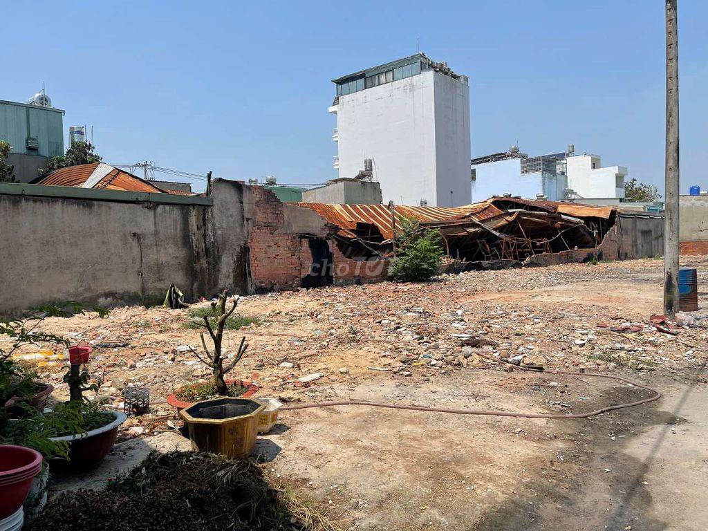cho thuê 2 kho và 2000m2 đất trống làm xưởng hoặc bãi đậu xe