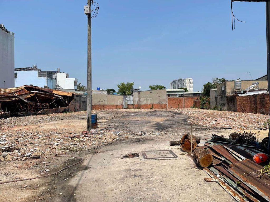 cho thuê 2 kho và 2000m2 đất trống làm xưởng hoặc bãi đậu xe